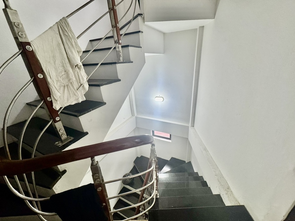 Bán nhà Trần Khát Chân - 26m2  5 tầng - mặt tiền 4.5m - kinh doanh tốt - giá 6,3x tỷ