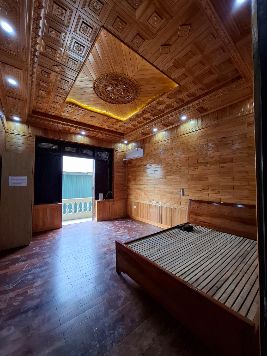 Bán nhà Sở Thượng - diện tích 62m2 3 tầng - Ngõ nông xe máy tránh - giá 12 tỷ