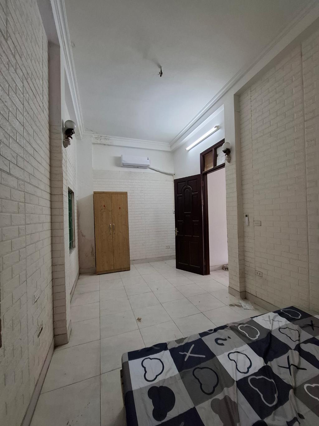 Bán nhà Sở Thượng - diện tích 62m2 3 tầng - Ngõ nông xe máy tránh - giá 12 tỷ