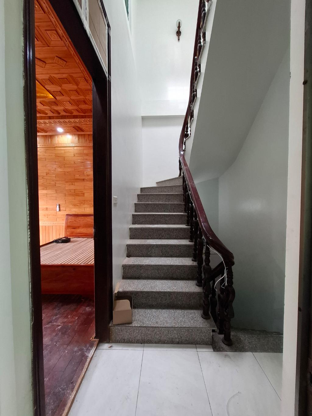 Bán nhà Sở Thượng - diện tích 62m2 3 tầng - Ngõ nông xe máy tránh - giá 12 tỷ