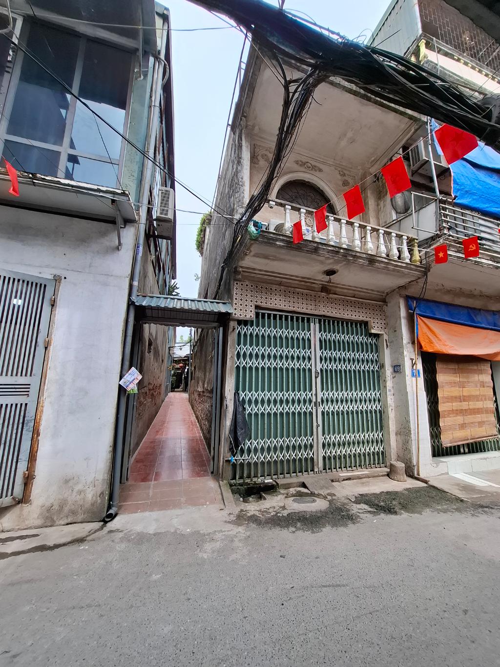 Bán nhà Sở Thượng - diện tích 62m2 3 tầng - Ngõ nông xe máy tránh - giá 12 tỷ