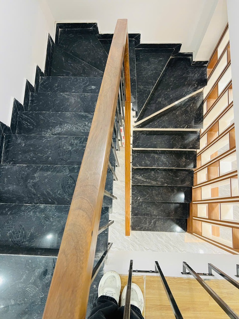 Bán nhà Định Công Hạ - diện tích 38m2 2 tầng - Ô TÔ TRÁNH - giá 3,2 tỷ