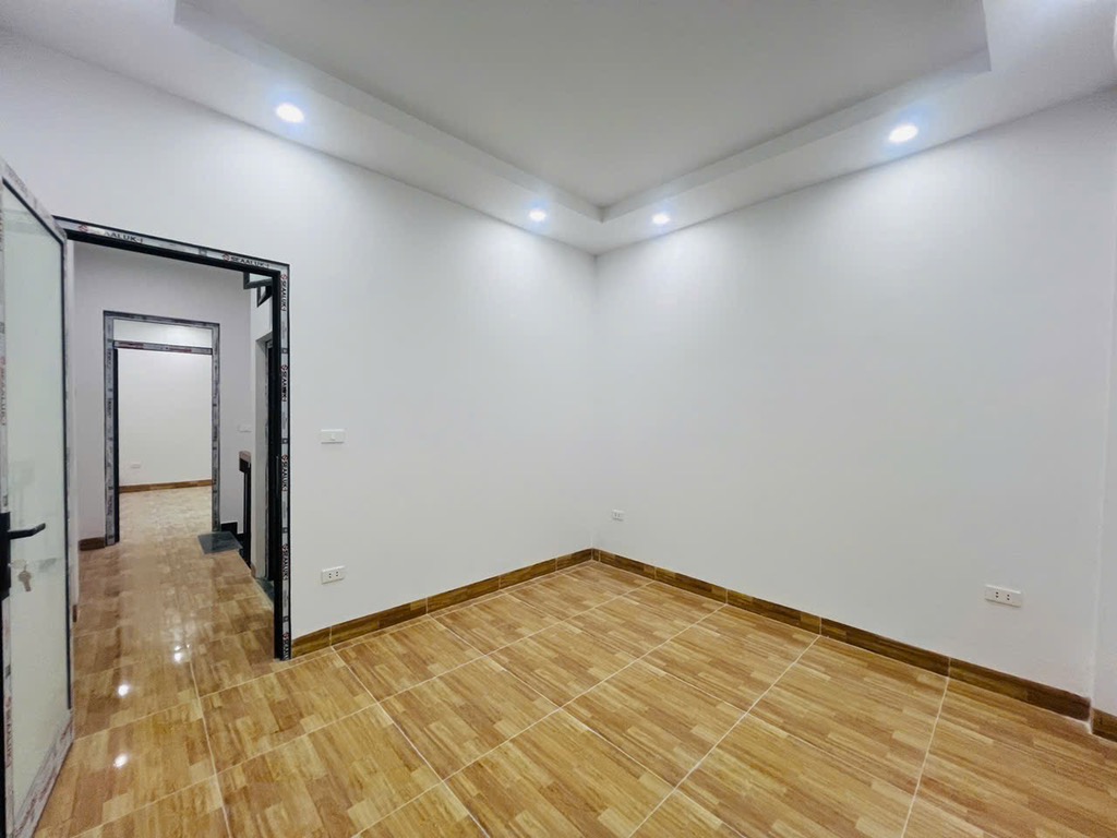 Bán nhà Định Công Hạ - diện tích 38m2 2 tầng - Ô TÔ TRÁNH - giá 3,2 tỷ