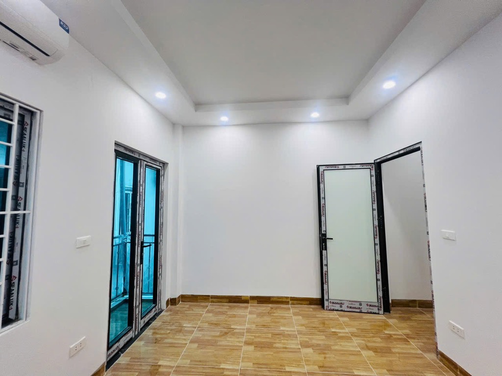 Bán nhà Định Công Hạ - diện tích 38m2 2 tầng - Ô TÔ TRÁNH - giá 3,2 tỷ