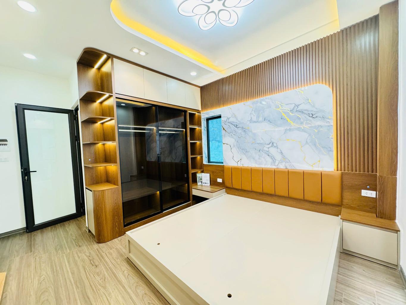 Bán nhà Tam Trinh nhỉnh 6 tỷ - 5 tầng - full nội thất - 20m ra ô tô