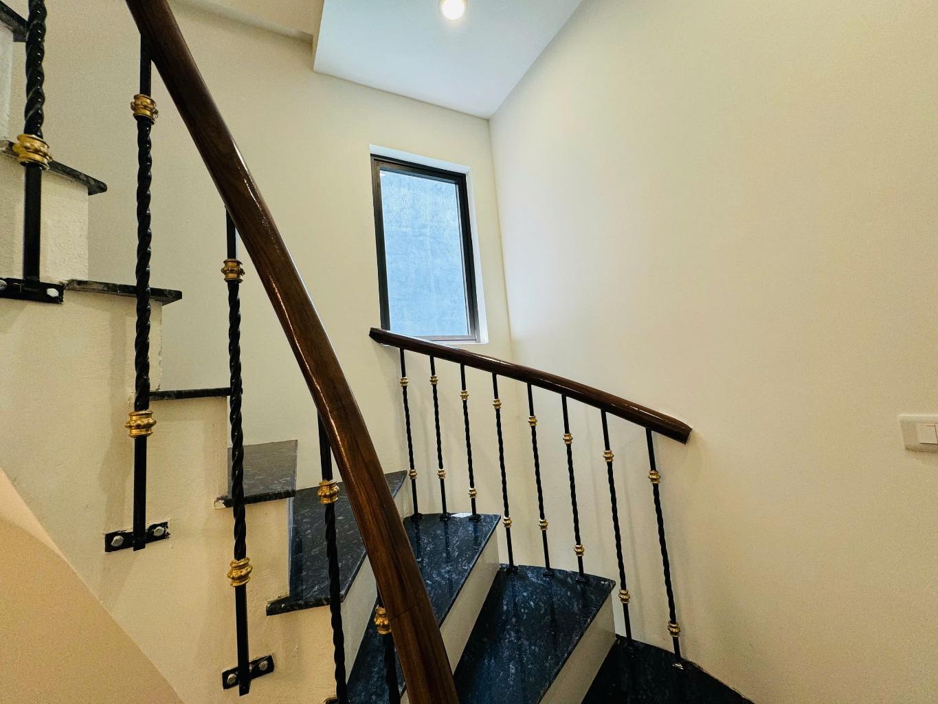 Bán nhà Tam Trinh nhỉnh 6 tỷ - 5 tầng - full nội thất - 20m ra ô tô