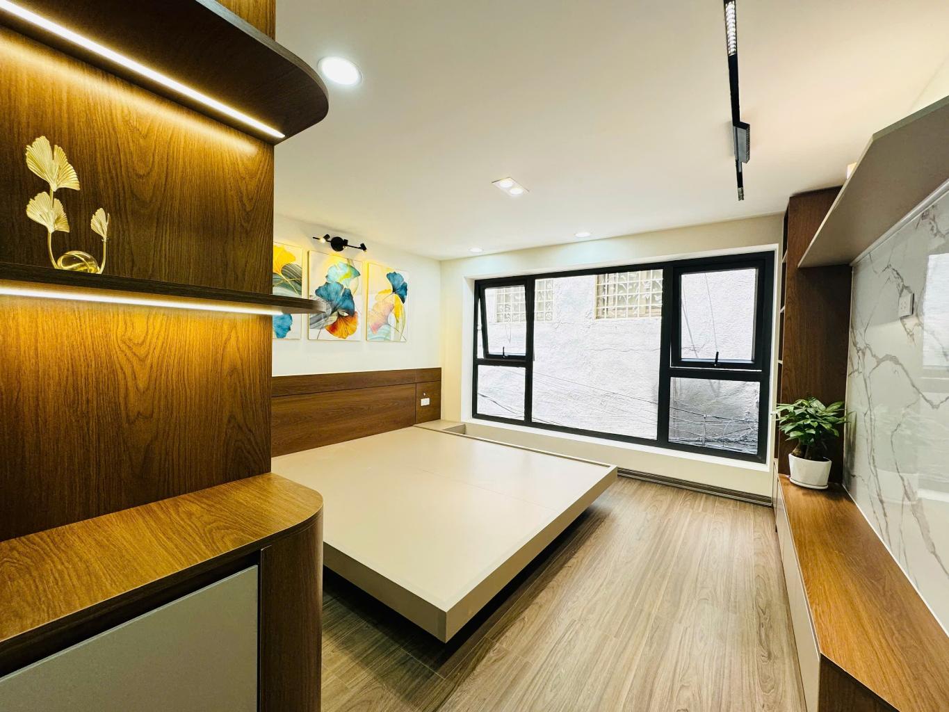 Bán nhà Tam Trinh nhỉnh 6 tỷ - 5 tầng - full nội thất - 20m ra ô tô