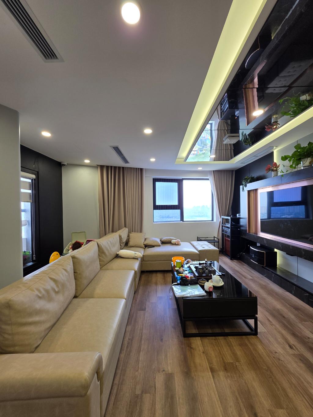 Bán nhà Nguyễn Xiển - diện tích 164m2 1 tầng - Lô góc - giá 12,3 tỷ