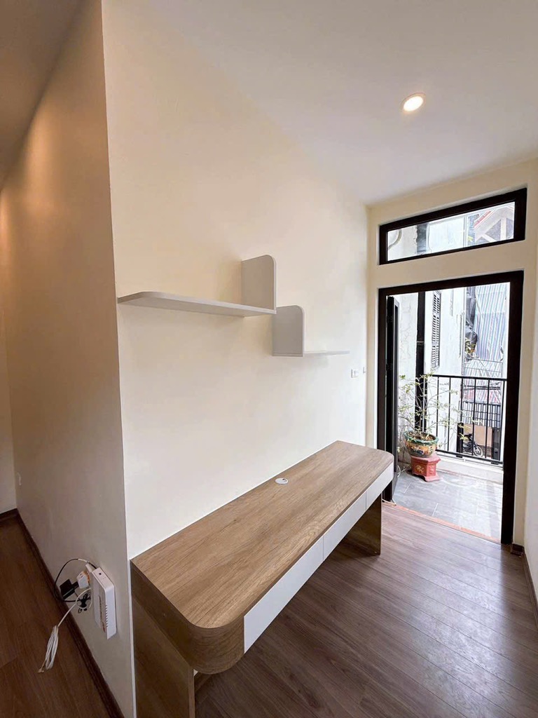 Bán nhà Trương Định - diện tích 36.8m2 5 tầng - Ngõ nông, ô tô tránh 20m - giá 6,9 tỷ