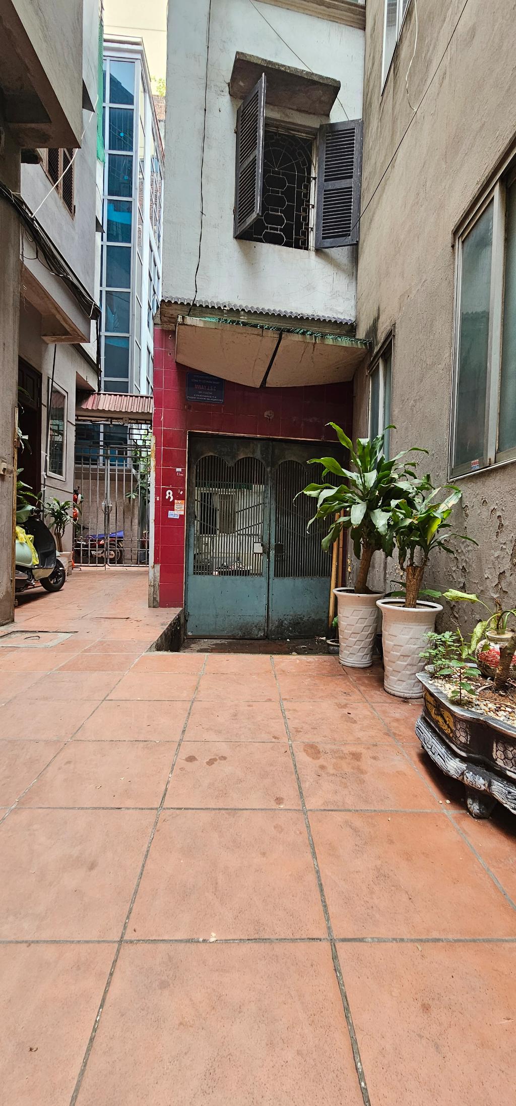 Bán nhà Nguyễn Trãi - diện tích 125m2 2 tầng - Ngõ thông - giá 19,9 tỷ