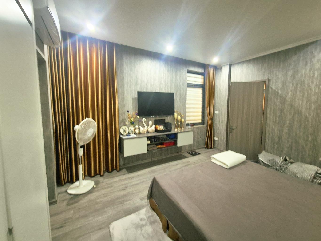 Bán nhà Tây Sơn - diện tích 30m2 7 tầng - LÔ GÓC THANG MÁY - giá 16,5 tỷ