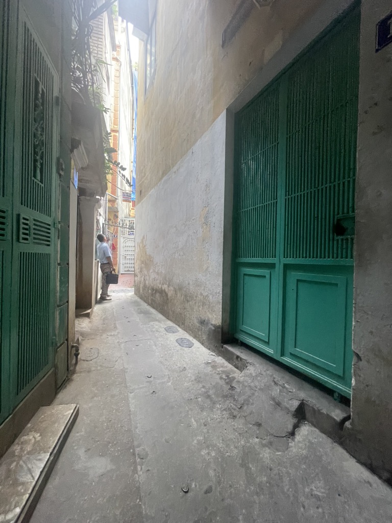 Bán đất tặng nhà Đỗ Thuận (Tô Hoàng) giá 5,5 tỷ - 47m2 sổ đỏ - mặt tiền 5.7m - trung tâm Hai Bà Trưng