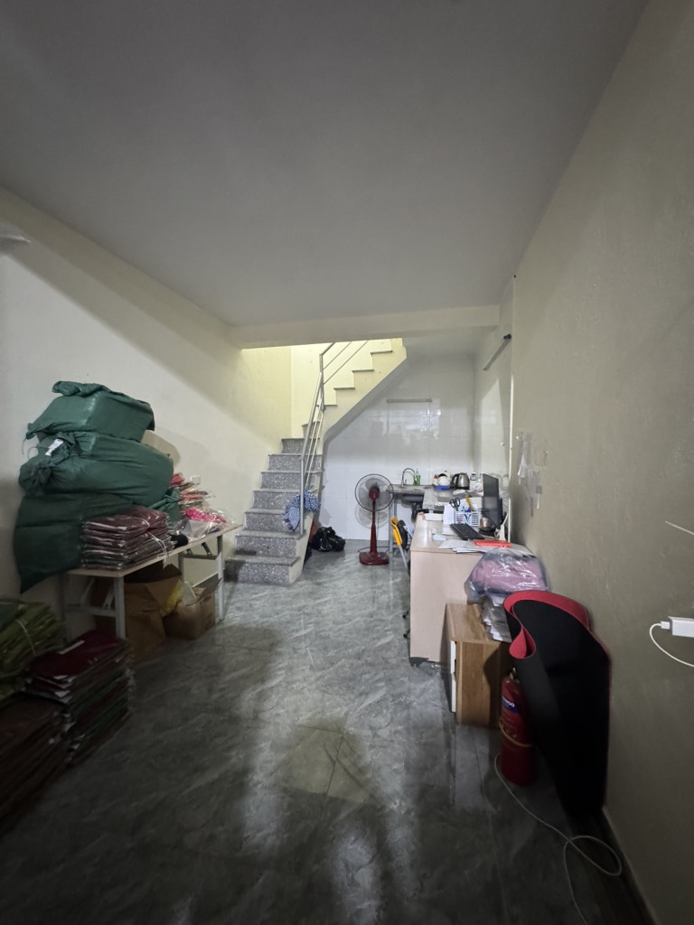 Bán nhà Vĩnh Hưng - diện tích 100m2 2 tầng - ngõ thông xe hơi - giá 9,8 tỷ