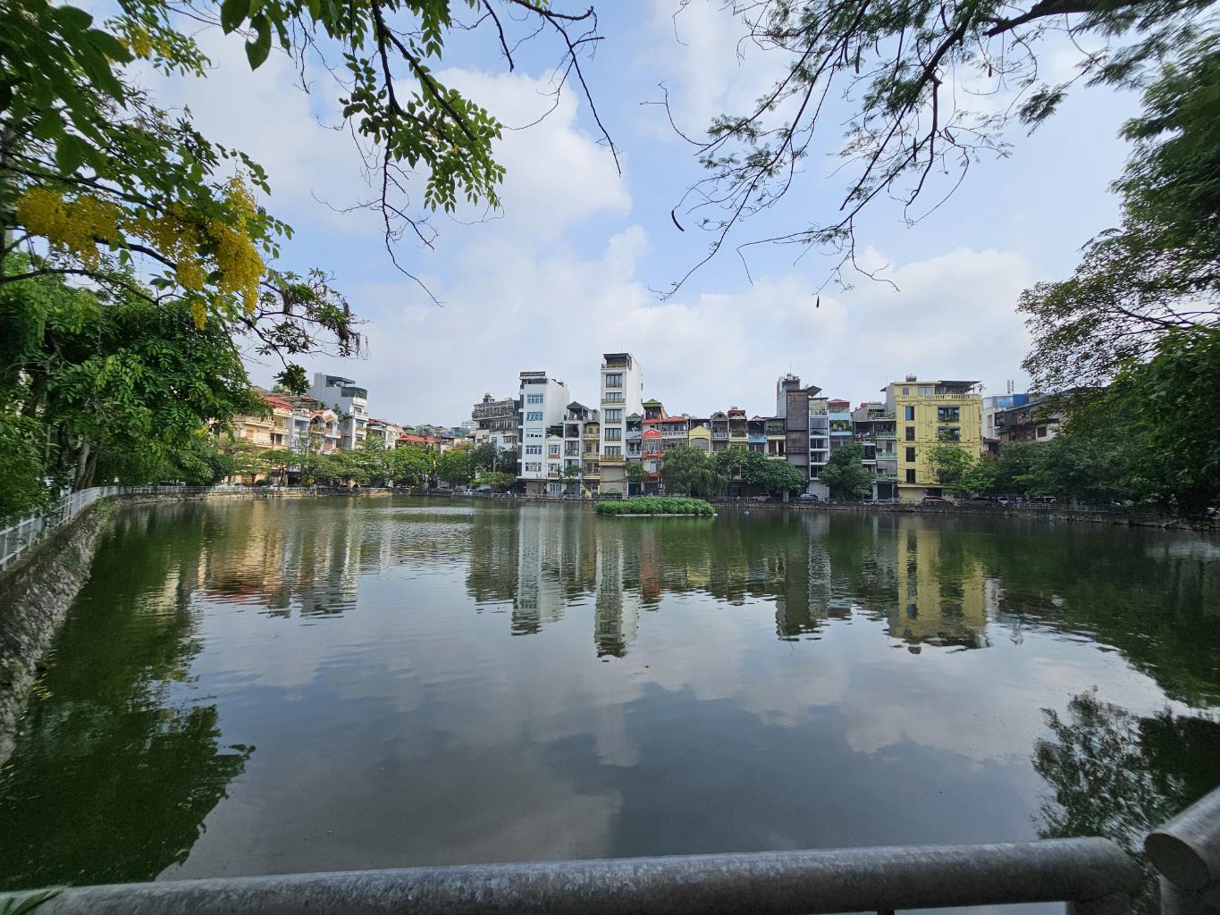 Bán nhà Ngõ Đình Đông - diện tích 34m2 3 tầng - LÔ GÓC HAI MẶT NGÕ THÔNG KINH DOANH - giá 7 tỷ