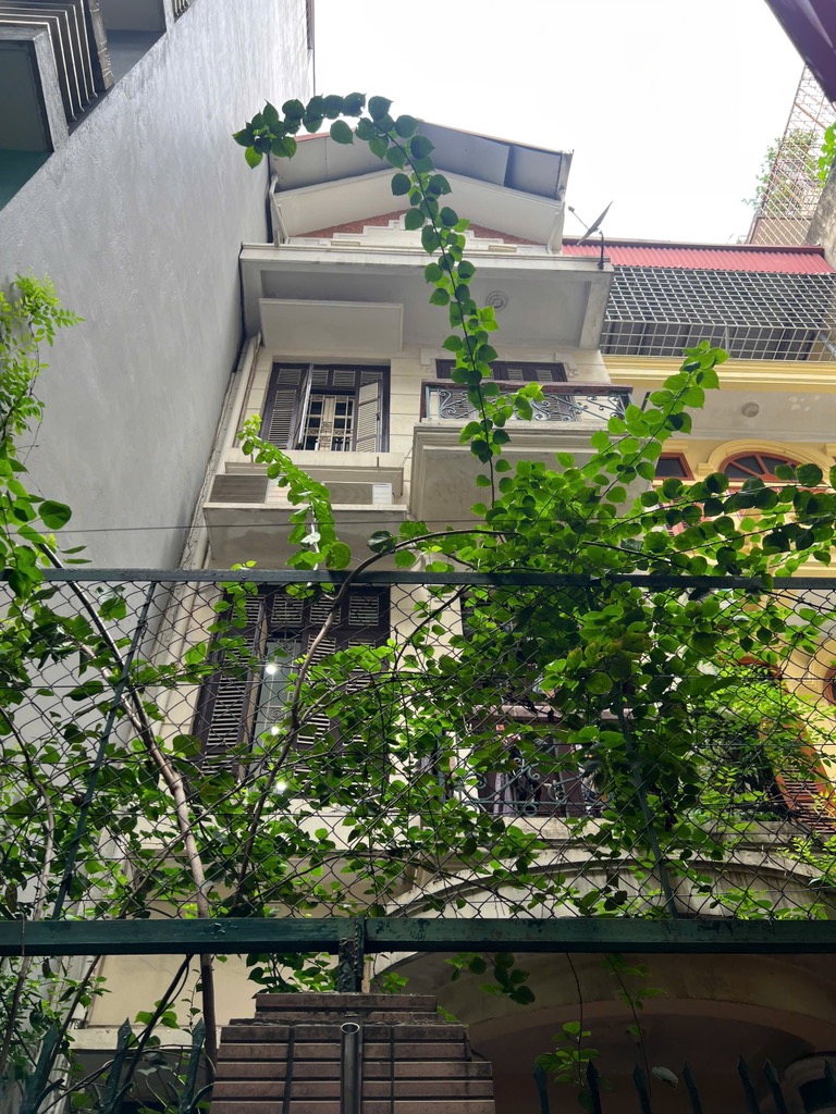 Bán nhà Đường Láng - diện tích 77m2 4 tầng - Gần phố - giá 18 tỷ