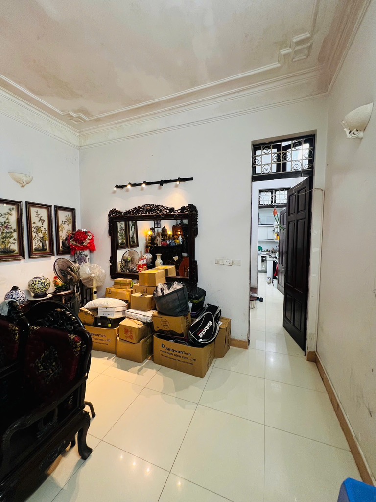 Bán nhà Đường Láng - diện tích 77m2 4 tầng - Gần phố - giá 18 tỷ