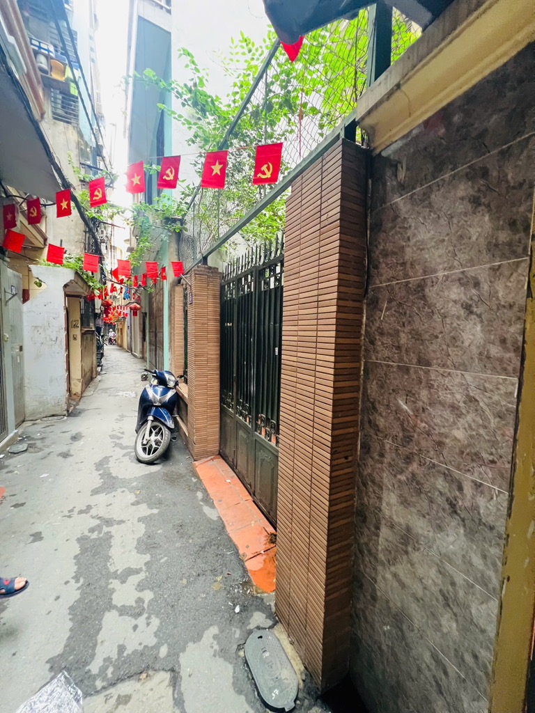 Bán nhà Đường Láng - diện tích 77m2 4 tầng - Gần phố - giá 18 tỷ