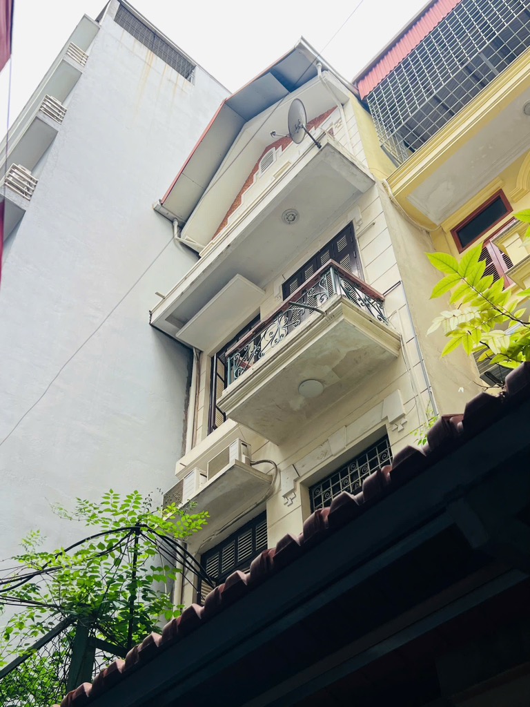 Bán nhà Đường Láng - diện tích 77m2 4 tầng - Gần phố - giá 18 tỷ