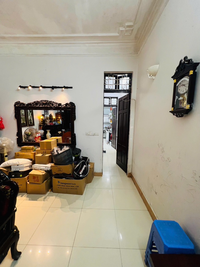 Bán nhà Đường Láng - diện tích 77m2 4 tầng - Gần phố - giá 18 tỷ