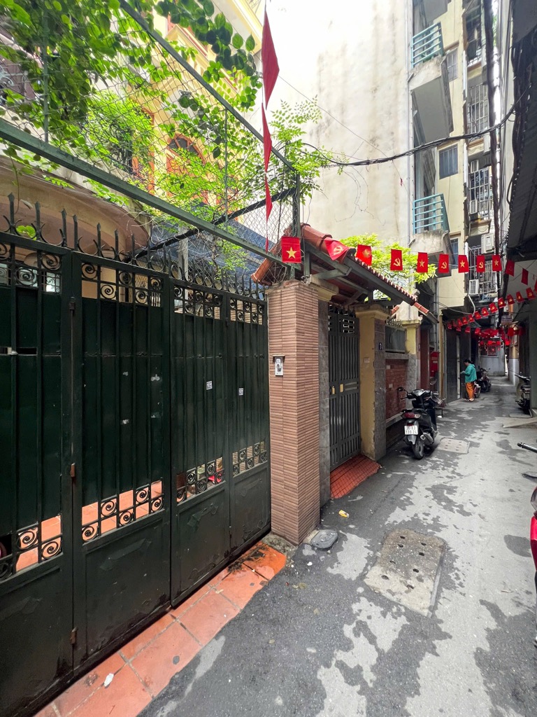 Bán nhà Đường Láng - diện tích 77m2 4 tầng - Gần phố - giá 18 tỷ