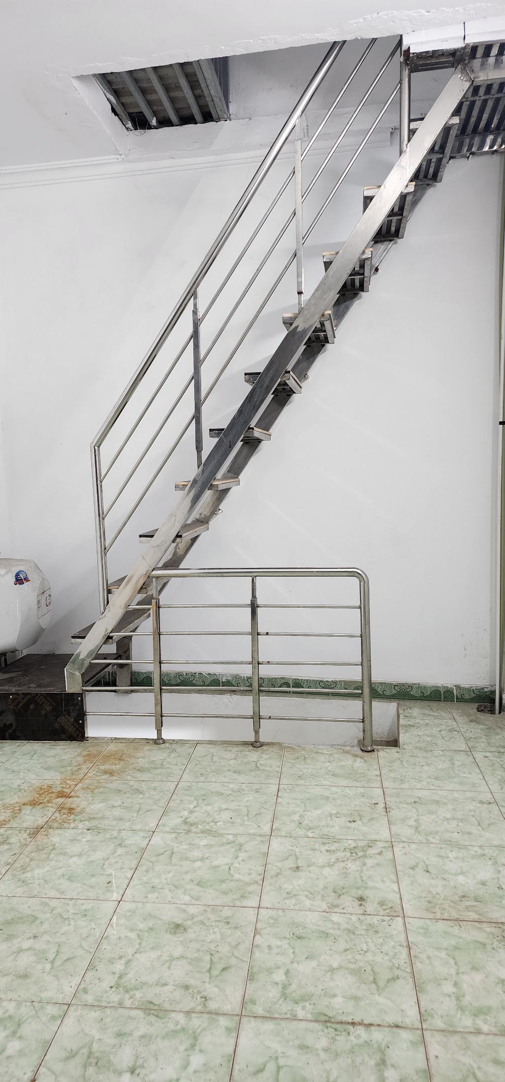 Bán nhà Hòa Bình - diện tích 11,5m2 3 tầng - Sổ đỏ chính chủ - giá 7,7 tỷ