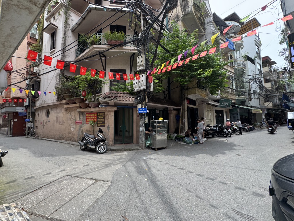 Bán nhà Kim Ngưu - diện tích 74m2 3 tầng - Gần ô tô - giá 13,6 tỷ