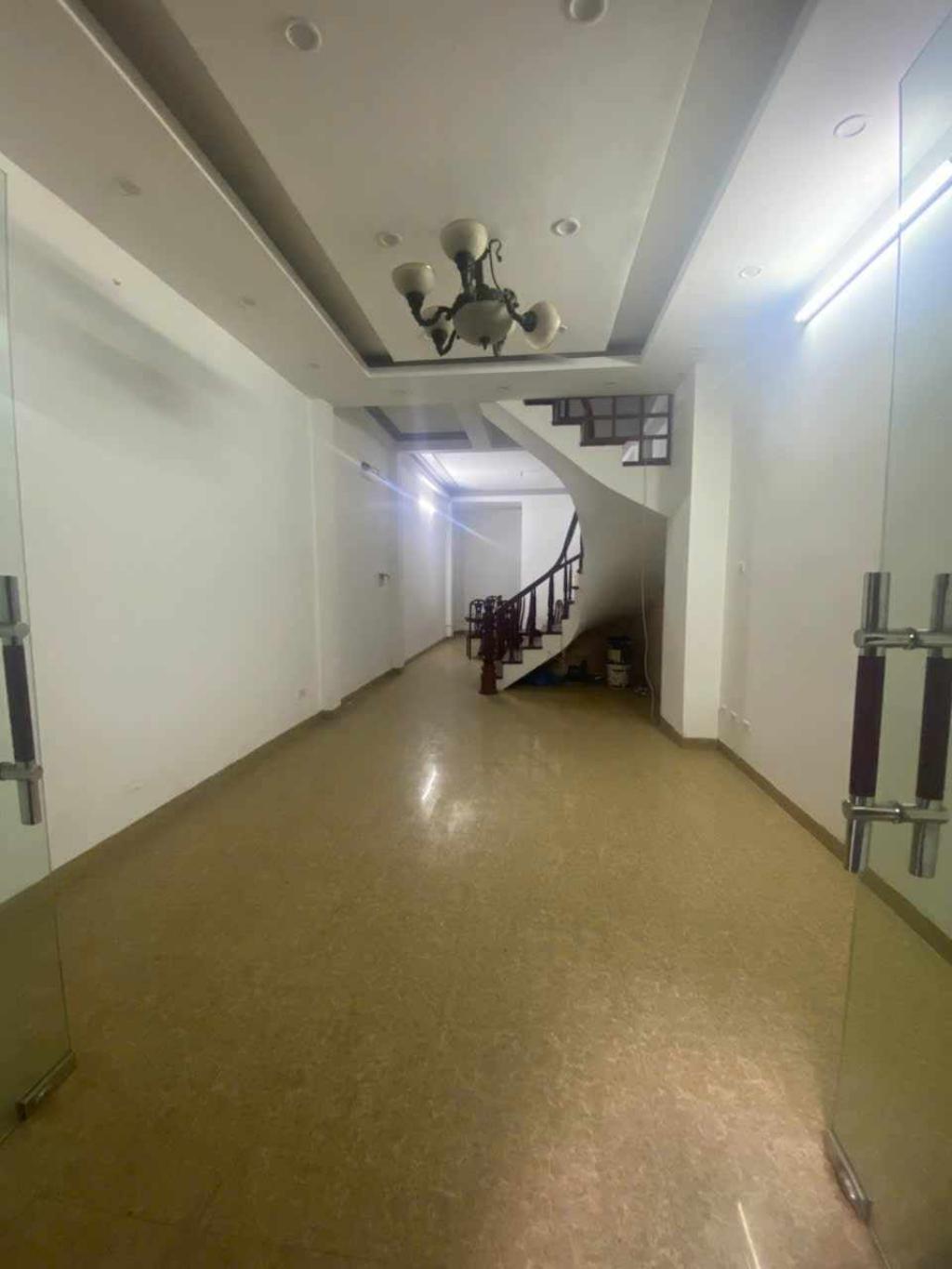 Bán nhà Nguyễn Trãi - diện tích 60m2 5 tầng - Ô tô tải phóng - giá 15 tỷ