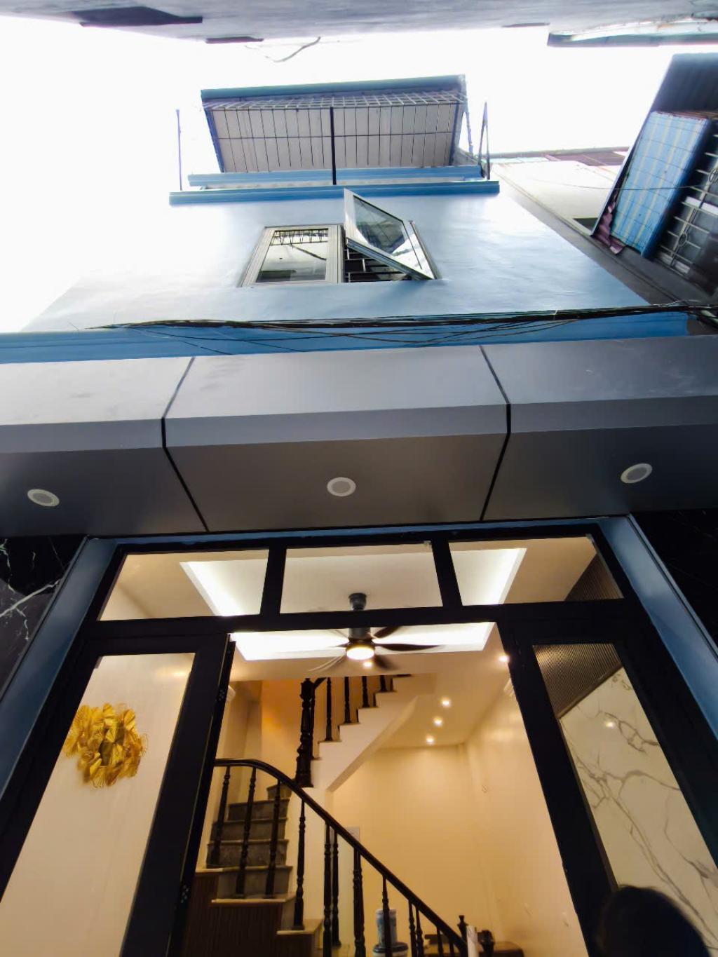 Bán nhà  Bạch Đằng giá hơn 5 tỷ - 26m2  3 tầng - đầy đủ công năng, gần ô tô đỗ