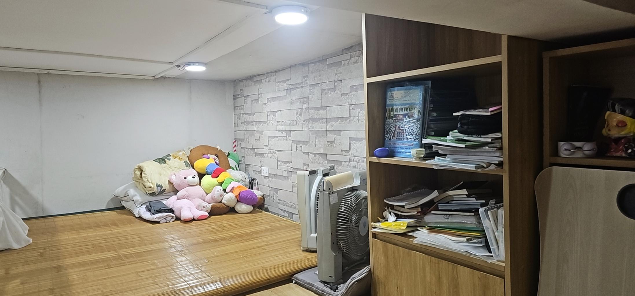 Bán nhà D5 Minh Khai (phố 8/3) giá hơn 2 tỷ -  gần mặt đường phố - sổ đỏ chính chủ