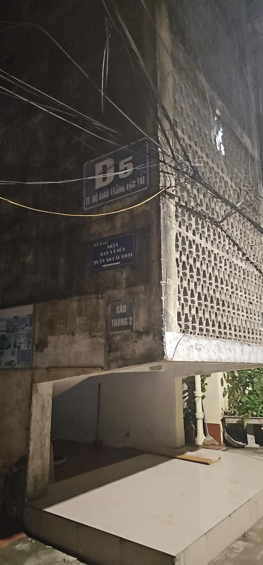 Bán nhà D5 Minh Khai (phố 8/3) giá hơn 2 tỷ -  gần mặt đường phố - sổ đỏ chính chủ