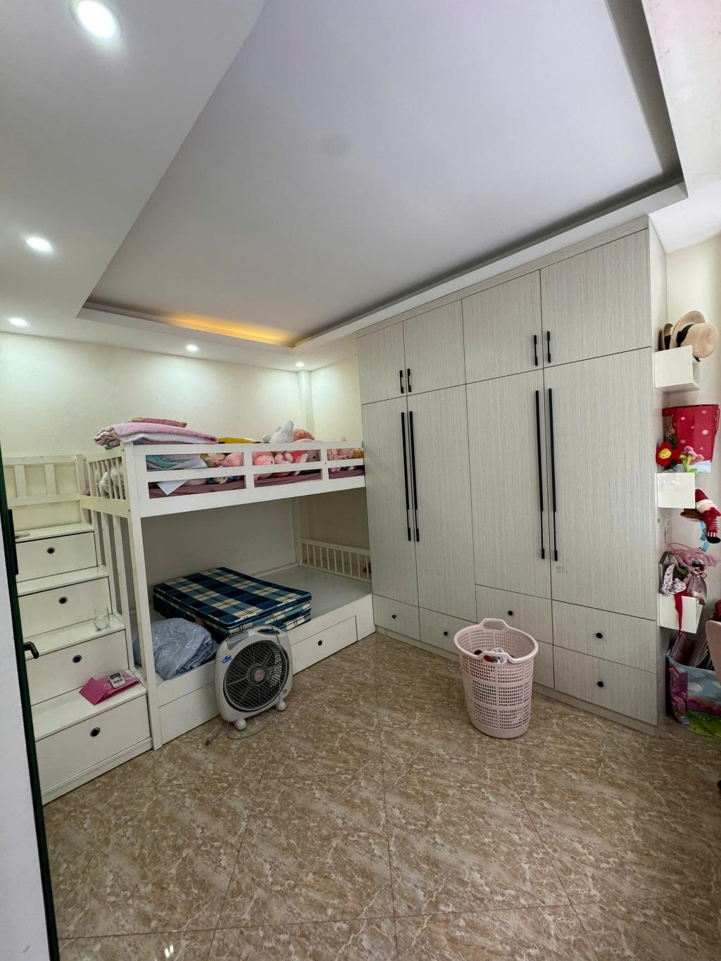 Bán nhà Khâm Thiên nhỉnh 6 tỷ - 25m2 5 tầng - lô góc thoáng đẹp - gần ô tô