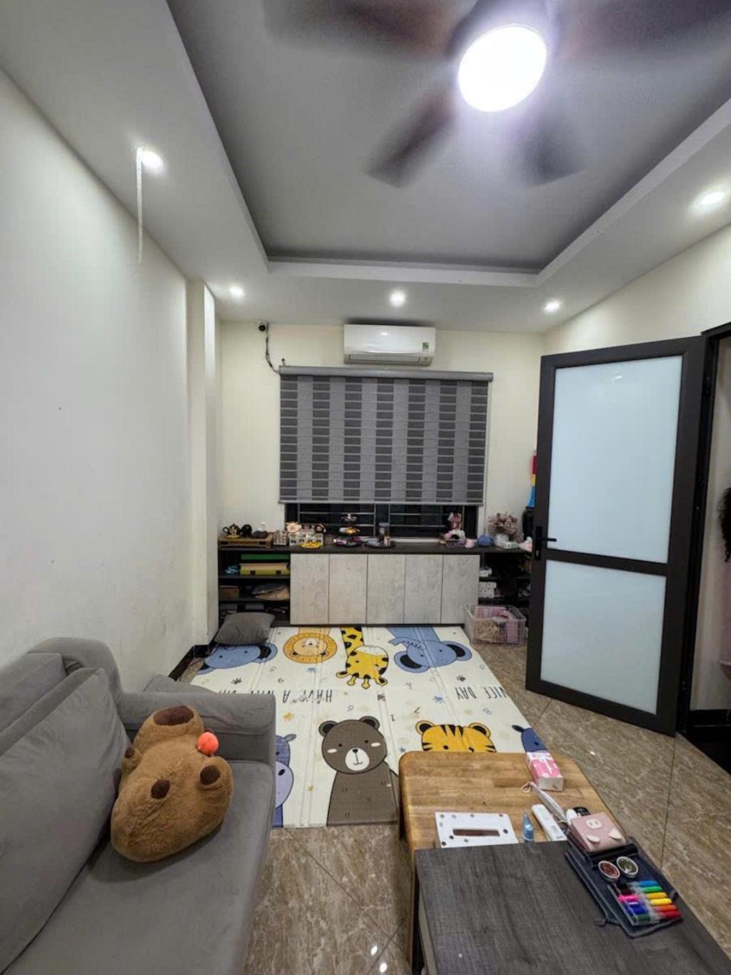 Bán nhà Khâm Thiên nhỉnh 6 tỷ - 25m2 5 tầng - lô góc thoáng đẹp - gần ô tô