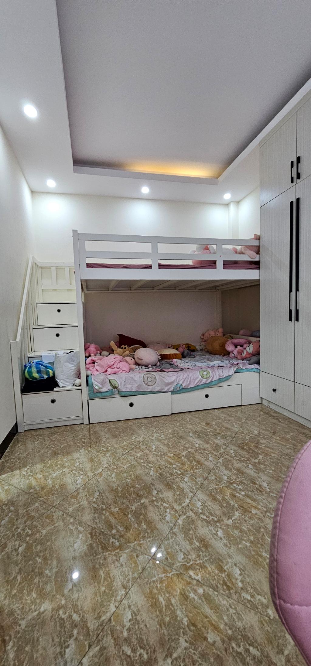 Bán nhà Khâm Thiên nhỉnh 6 tỷ - 25m2 5 tầng - lô góc thoáng đẹp - gần ô tô