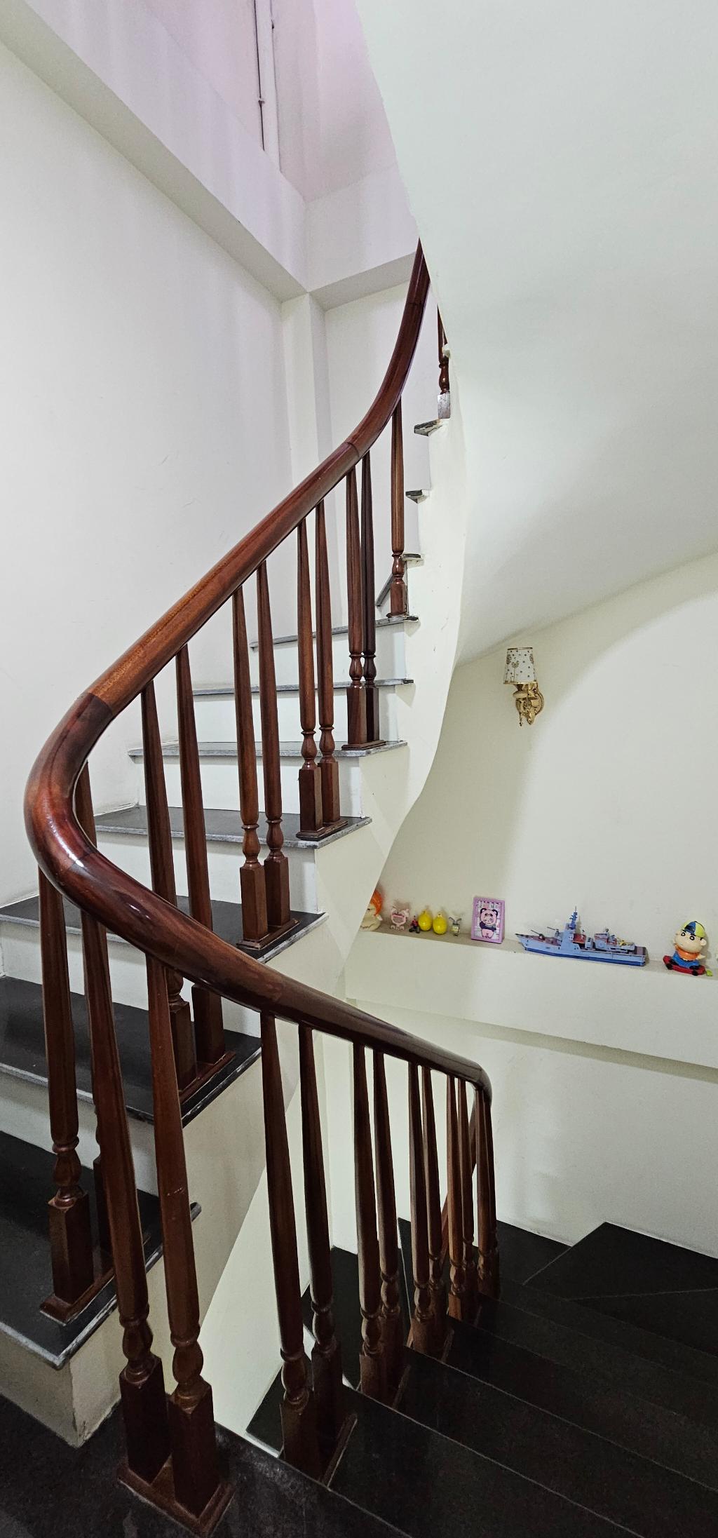 Bán nhà Khâm Thiên nhỉnh 6 tỷ - 25m2 5 tầng - lô góc thoáng đẹp - gần ô tô