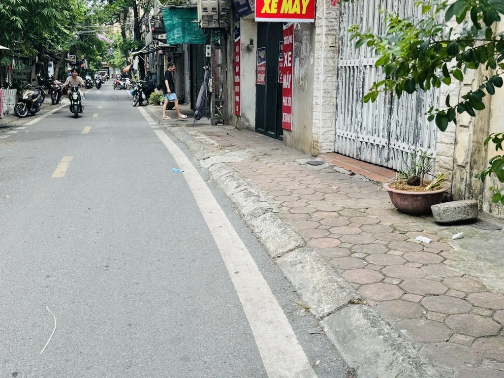 Bán nhà Bùi Ngọc Dương - diện tích 45m2 2 tầng - Ô tô kinh doanh vỉa hè - giá 18 tỷ