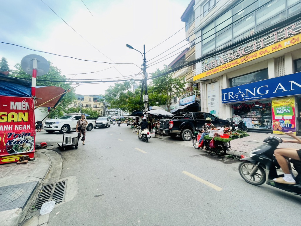 Bán nhà Văn Chương - diện tích 46m2 4 tầng - Mặt phố, vỉa hè kinh doanh sầm uất - giá 19,9 tỷ