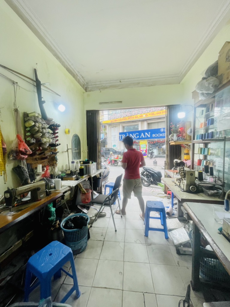 Bán nhà Văn Chương - diện tích 46m2 4 tầng - Mặt phố, vỉa hè kinh doanh sầm uất - giá 19,9 tỷ