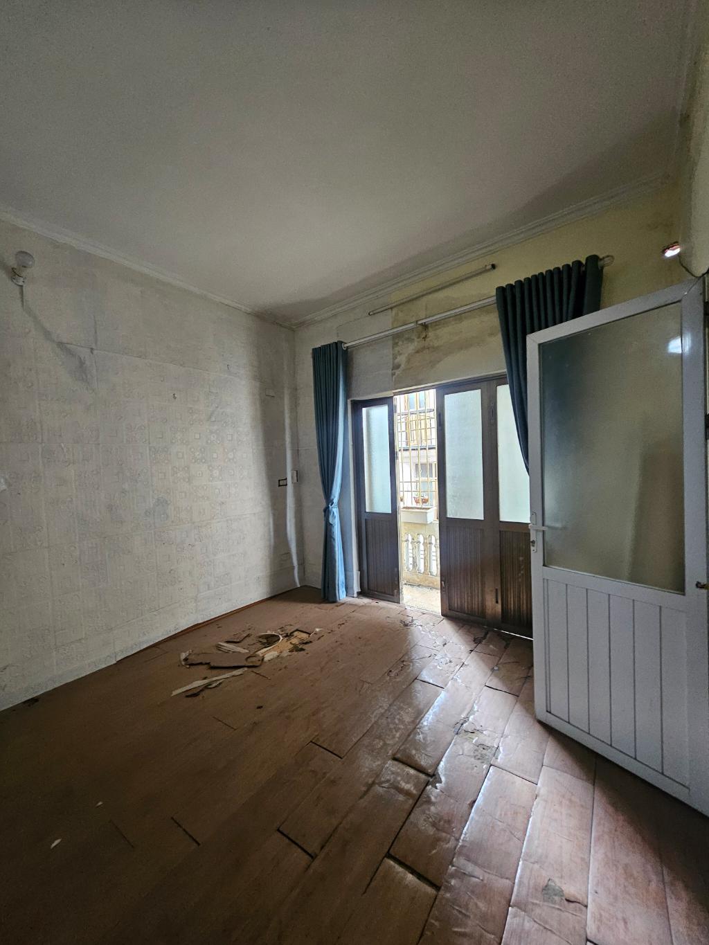 Bán nhà Bạch Mai giá 4.8x tỷ - Phố Huế - 25m2  4 tầng - lô góc thoáng