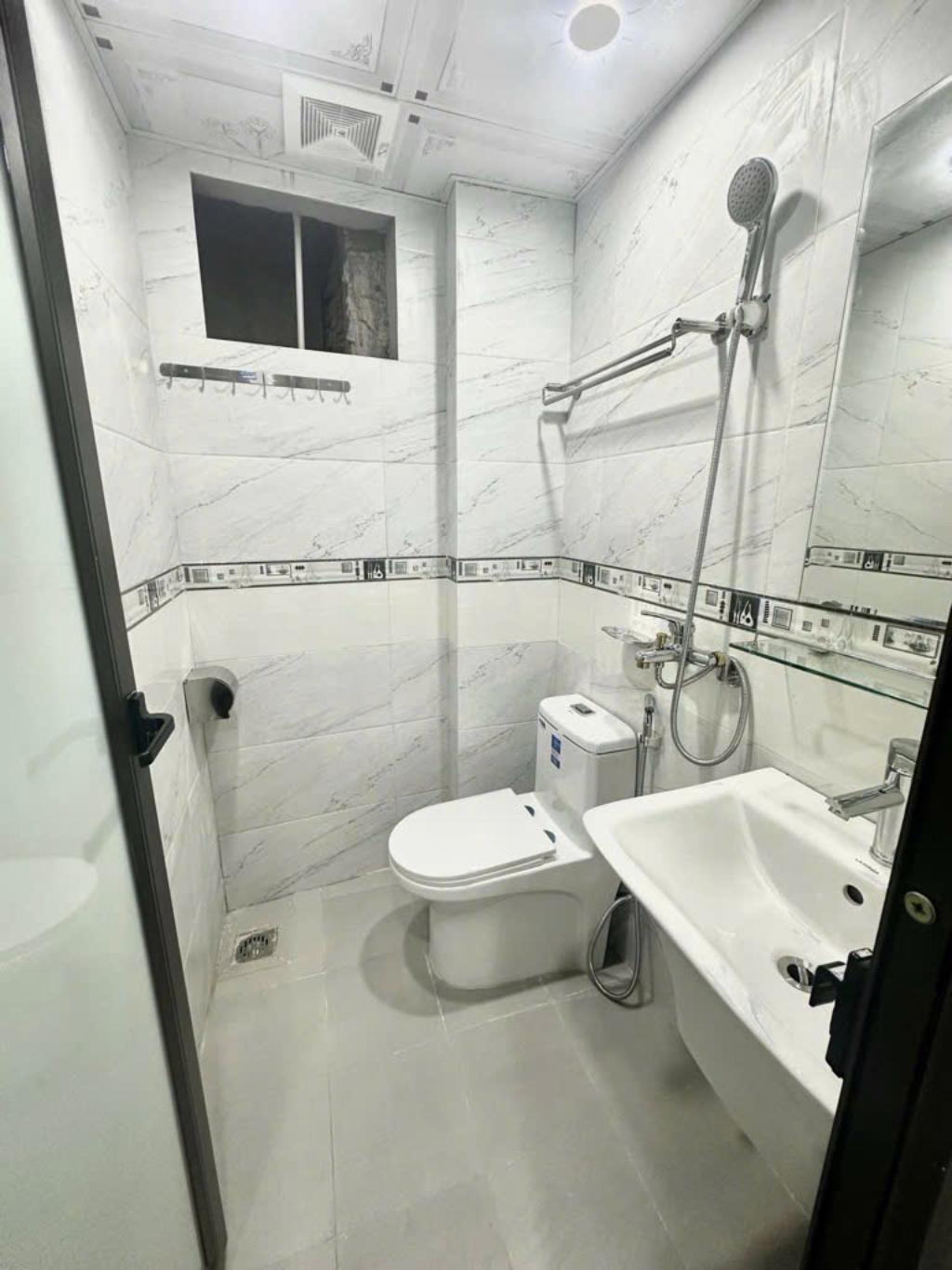 Bán nhà Đê Tô Hoàng - diện tích 60.2m2 7 tầng - Thang máy - giá 18 tỷ