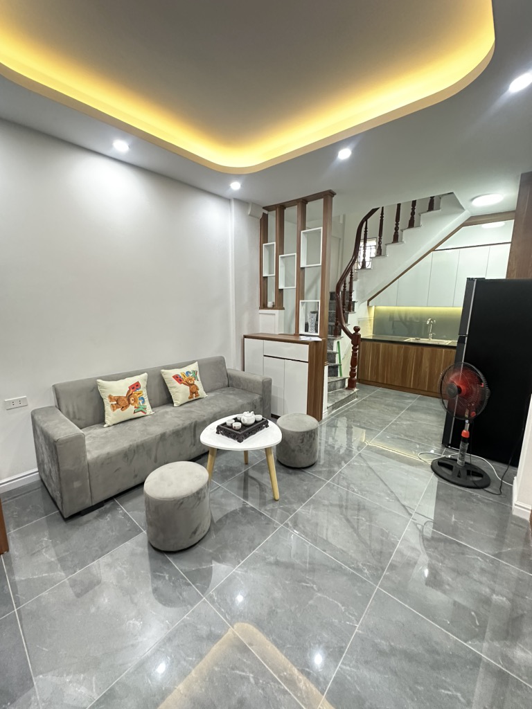 Bán nhà Lĩnh Nam chưa đến 5 tỷ - 20m2 5 tầng - mặt tiền 3.1m , 10m ra mặt ô tô