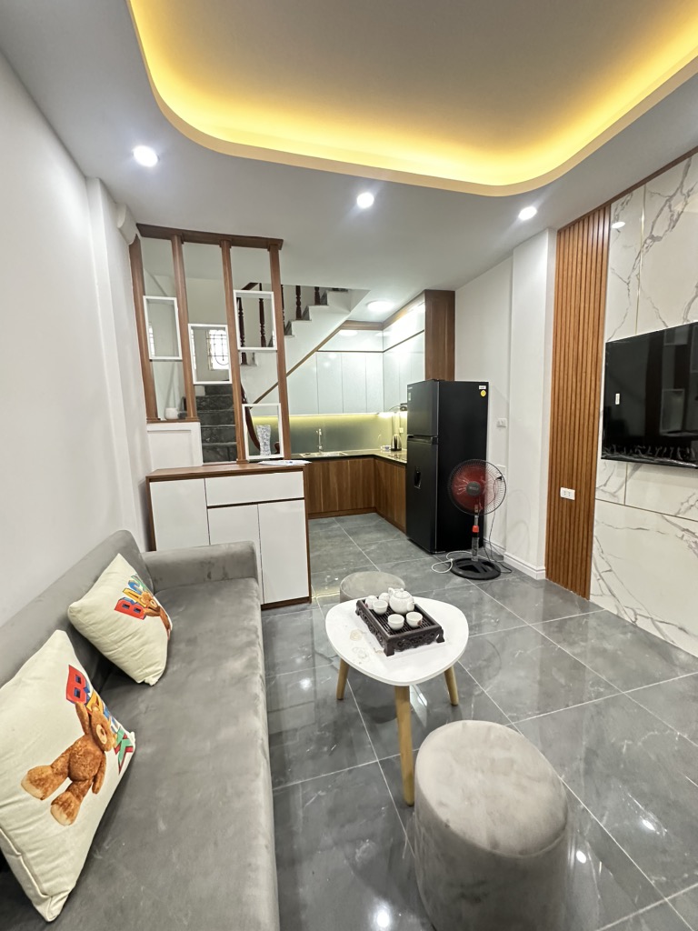 Bán nhà Lĩnh Nam chưa đến 5 tỷ - 20m2 5 tầng - mặt tiền 3.1m , 10m ra mặt ô tô
