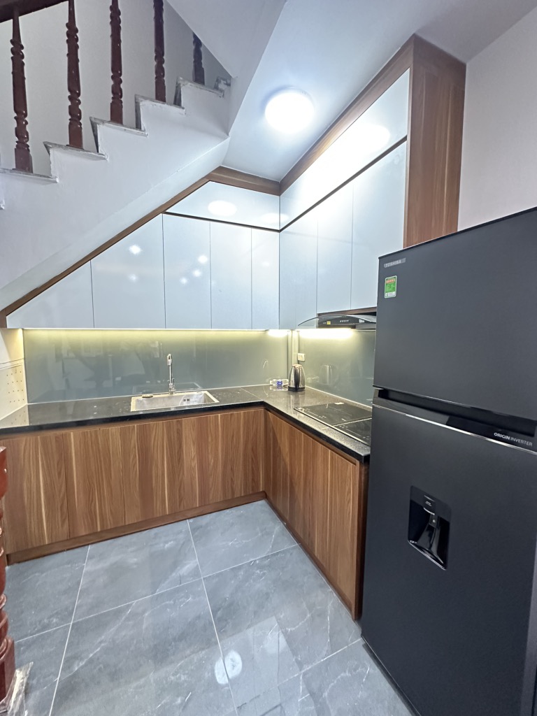 Bán nhà Lĩnh Nam chưa đến 5 tỷ - 20m2 5 tầng - mặt tiền 3.1m , 10m ra mặt ô tô