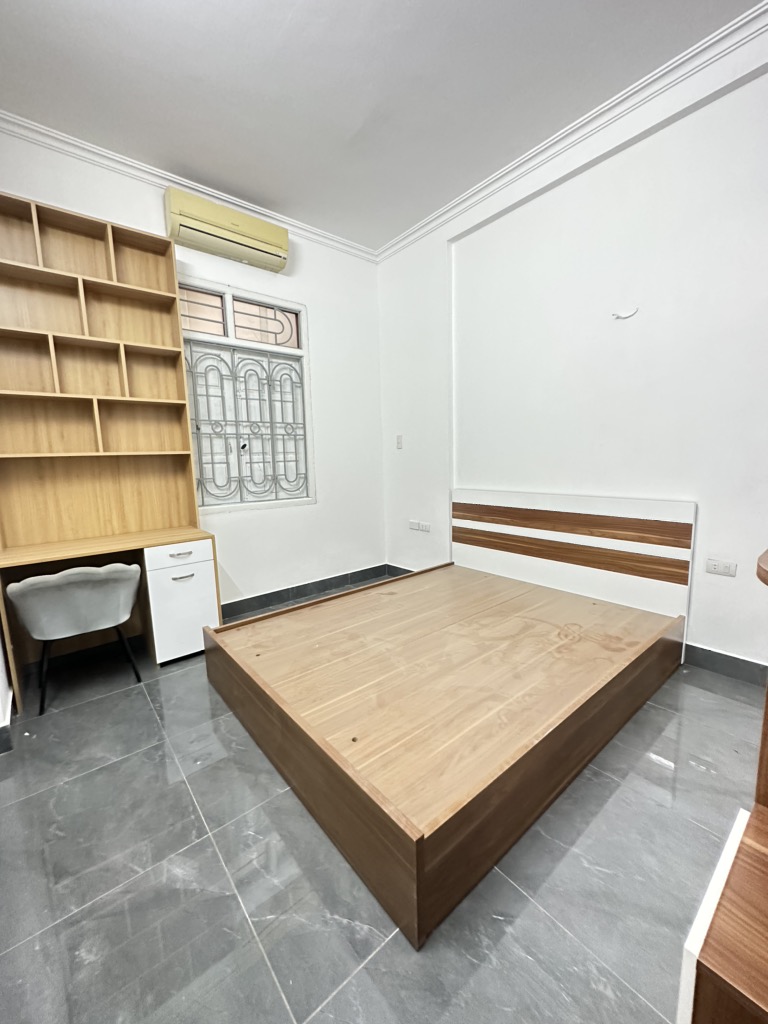 Bán nhà Lĩnh Nam chưa đến 5 tỷ - 20m2 5 tầng - mặt tiền 3.1m , 10m ra mặt ô tô