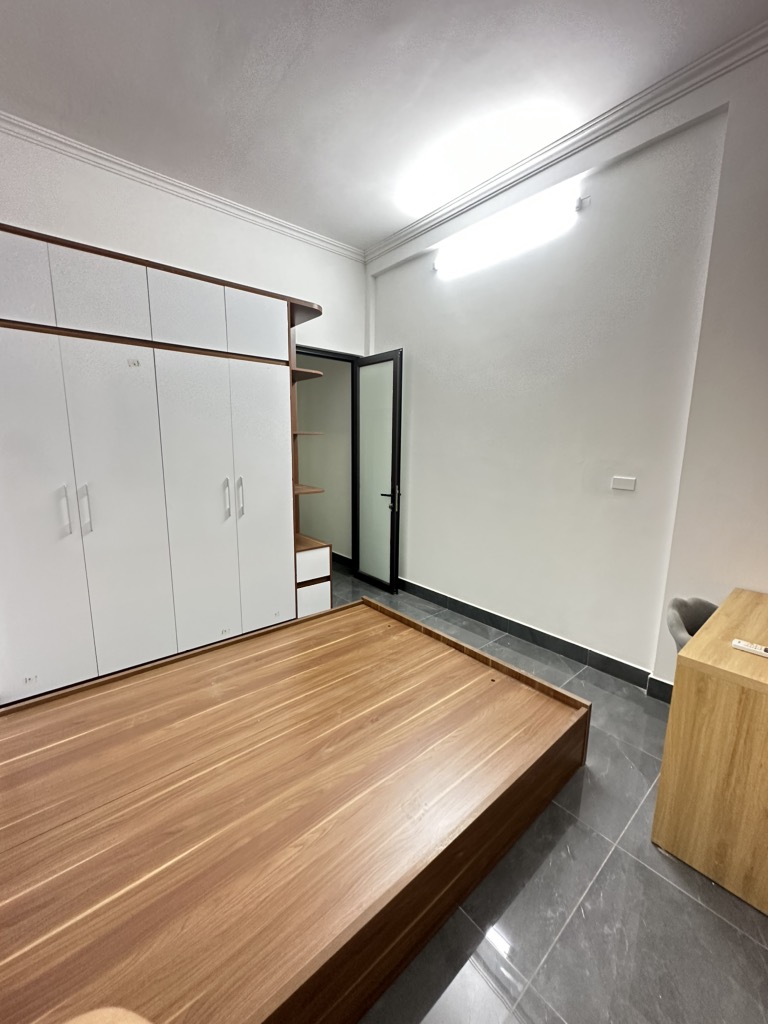 Bán nhà Lĩnh Nam chưa đến 5 tỷ - 20m2 5 tầng - mặt tiền 3.1m , 10m ra mặt ô tô