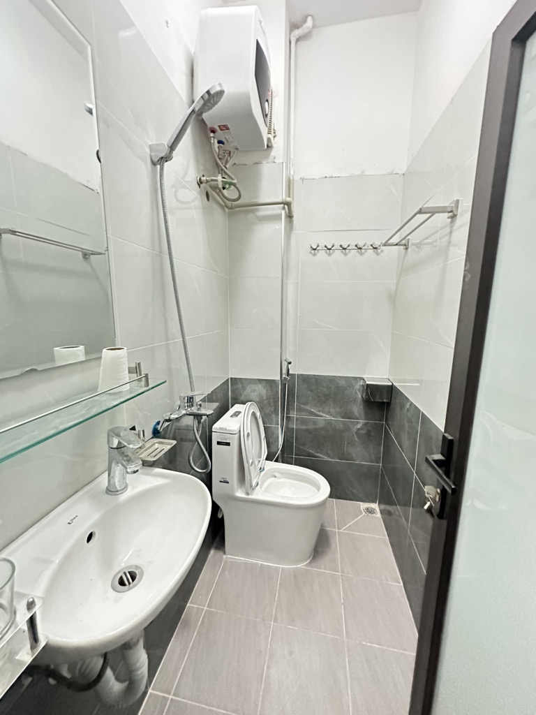 Bán nhà Lĩnh Nam chưa đến 5 tỷ - 20m2 5 tầng - mặt tiền 3.1m , 10m ra mặt ô tô