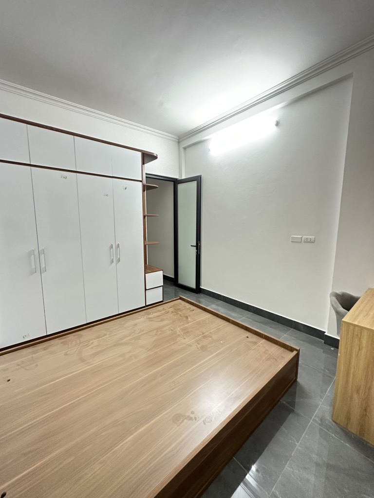 Bán nhà Lĩnh Nam chưa đến 5 tỷ - 20m2 5 tầng - mặt tiền 3.1m , 10m ra mặt ô tô