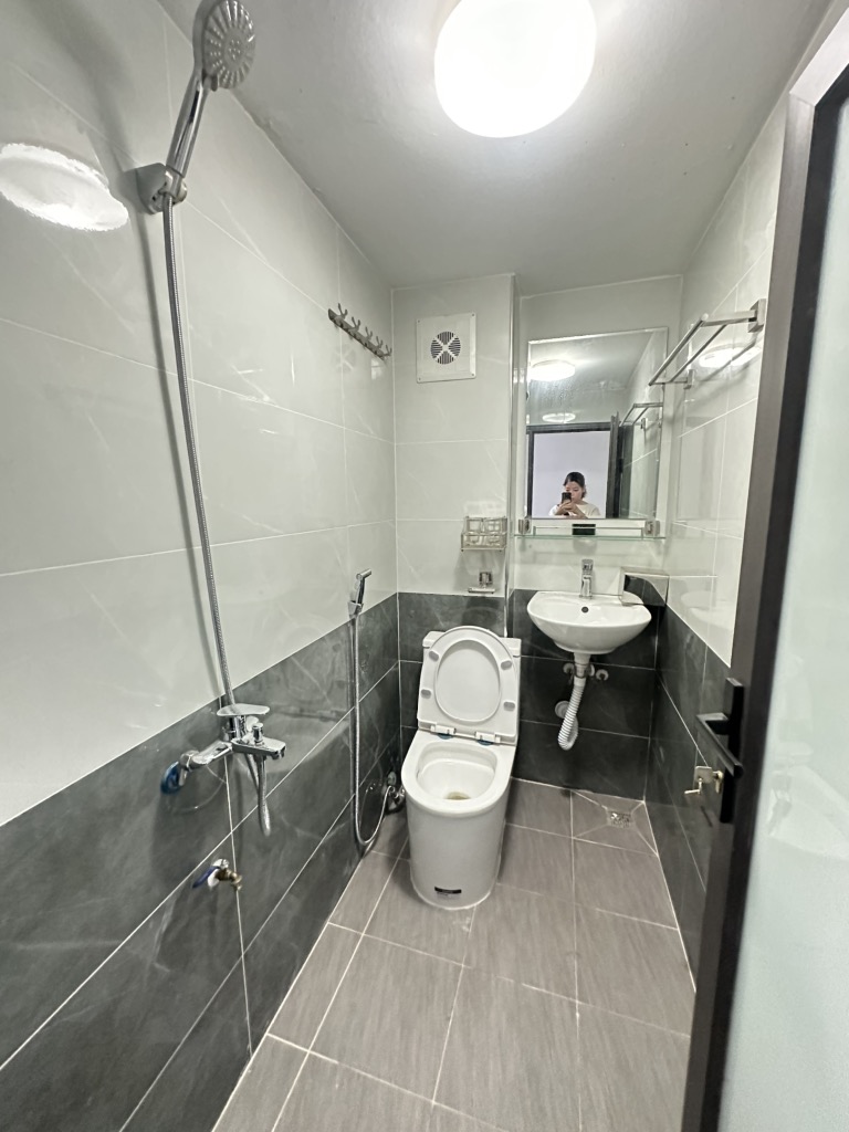 Bán nhà Lĩnh Nam chưa đến 5 tỷ - 20m2 5 tầng - mặt tiền 3.1m , 10m ra mặt ô tô