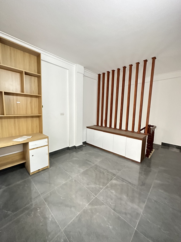 Bán nhà Lĩnh Nam chưa đến 5 tỷ - 20m2 5 tầng - mặt tiền 3.1m , 10m ra mặt ô tô