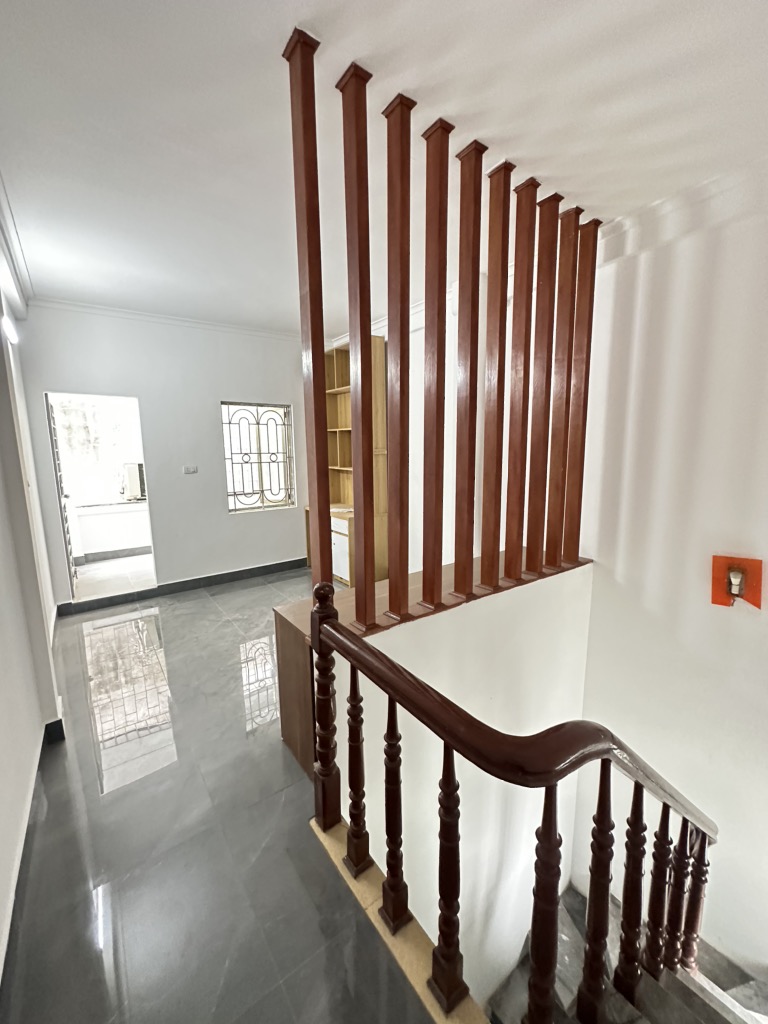 Bán nhà Lĩnh Nam chưa đến 5 tỷ - 20m2 5 tầng - mặt tiền 3.1m , 10m ra mặt ô tô