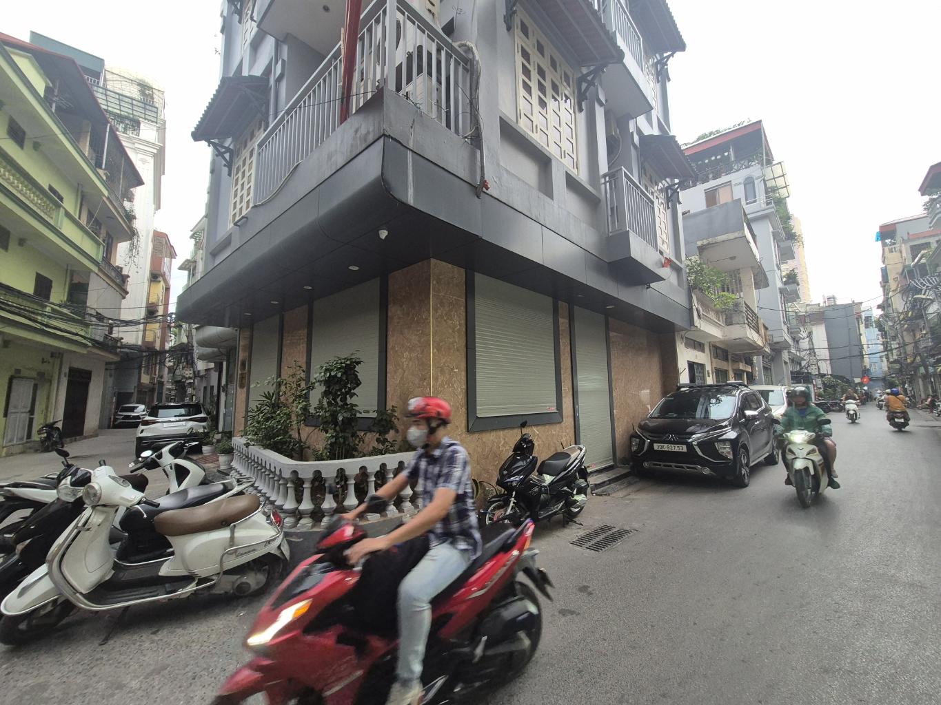 Bán nhà Thái Thịnh - diện tích 42m2 4 tầng - ô tô đỗ cửa - giá 13,6 tỷ